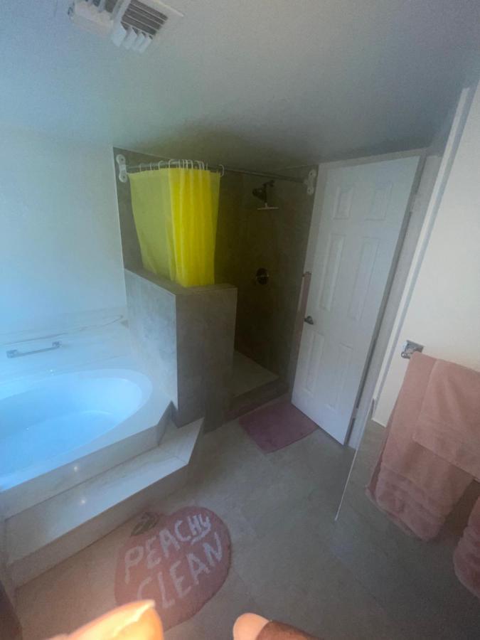 4 Bedroom Home-Casino-State Farm Stadium Only 2 Miles Glendale Bagian luar foto